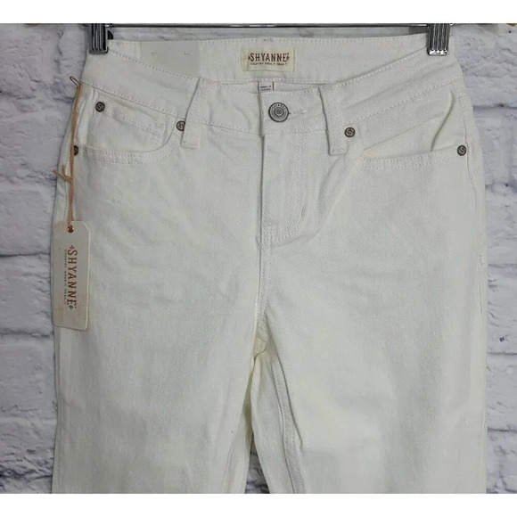 Shyanne Mid Rise Bootcut Jeans Women's 26 Off White Flare Western Cowgirl New - Picture 4 of 10